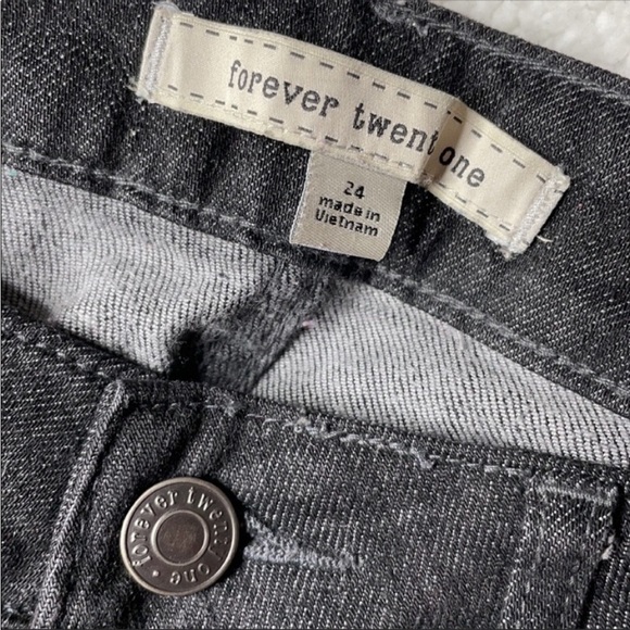 Forever 21 Black wash Jeans zipper bottoms Denim 
Size 24 - Picture 7 of 11
